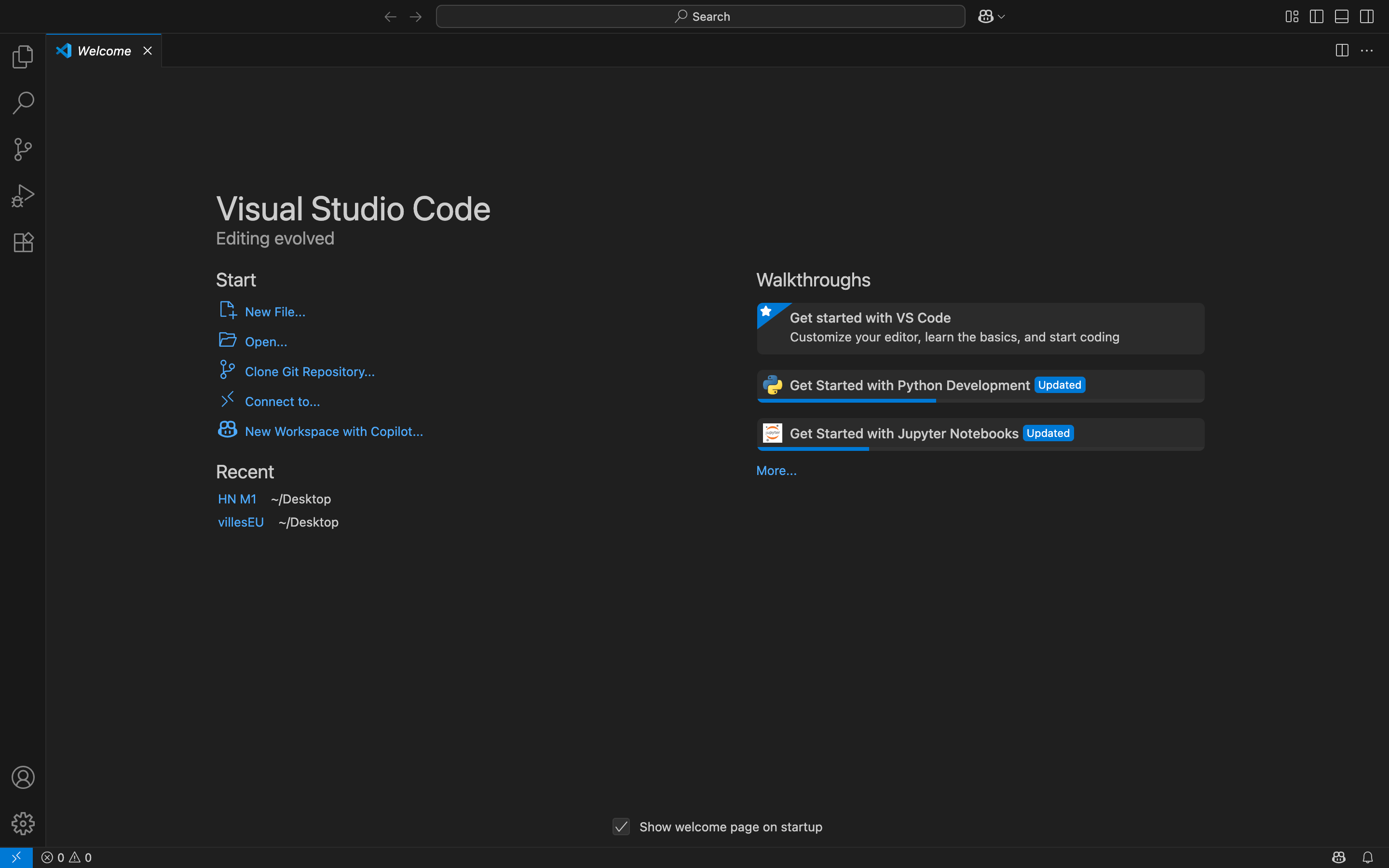Vue initiale de VS Code, figure obtenue par capture d'écran de la page de bienvenue de VS Code. Celle-ci se divise en trois sections: 'Start', 'Recent' et 'Walkthroughs'. En haut de cette page se trouvent la barre de menu et, à gauche, la barre latérale.